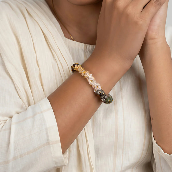 Dhan Yog Chips Bracelet With Free Raw Selenite Plate